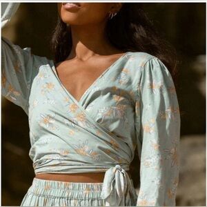 NWT Yireh Zoe wrap top M